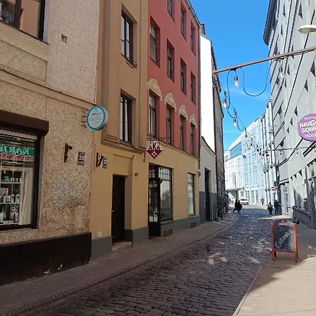 Elegant Old Town Toffee Bliss Apartment, Self Check-In, Steps From Bus Station Riga Extérieur photo