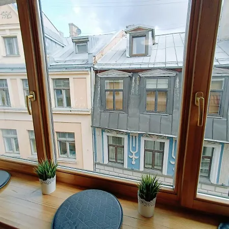 Elegant Old Town Toffee Bliss Apartment, Self Check-In, Steps From Bus Station Riga Extérieur photo