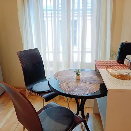 Elegant Old Town Toffee Bliss Apartment, Self Check-In, Steps From Bus Station Riga Extérieur photo