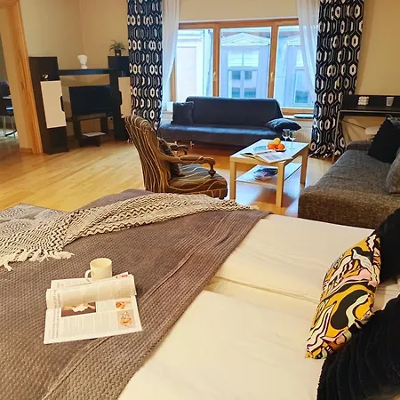 Elegant Old Town Toffee Bliss Apartment, Self Check-In, Steps From Bus Station Riga Extérieur photo
